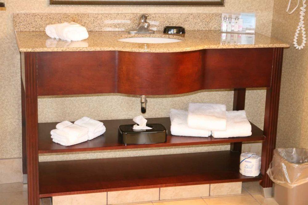 Hampton Inn & Suites Toledo-Perrysburg Rossford Chambre photo